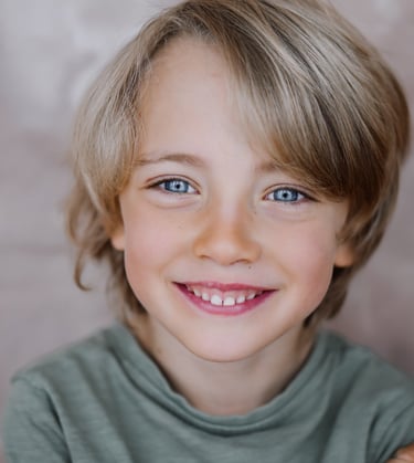 Munchkin Baby cake smash pastel rainbow