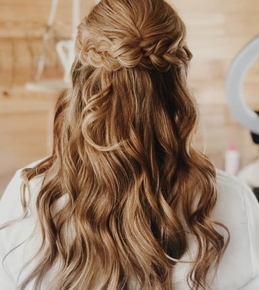 Beautiful Natural Hairstyle by Wedding Hairstylist in Lisbon
