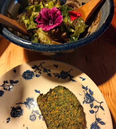Salade sauvage et cake à l'ortie
