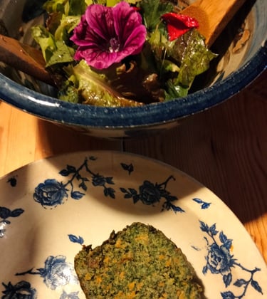 Salade sauvage et cake à l'ortie