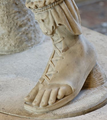 Estatua con calzado Romano de la época de Cristo.