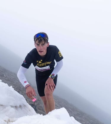 Athlète en compétition de trail préparé et entraîné par Eminence Outdoor