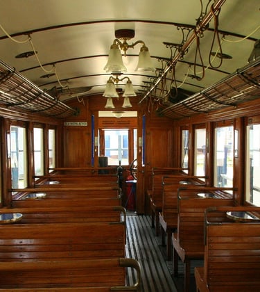 WKD - wnętrze orginalnego wagonu English Electric