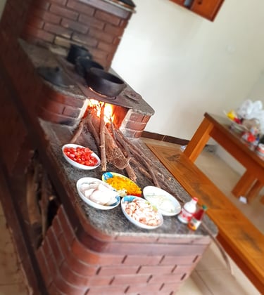 Foto da cozinh da pousada santa júlia que fica em santa branca no km 53 da rota da luz de sp