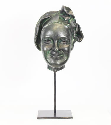 Sculpture de Lode intitulée Sourire, représentant le visage d'une femme qui sourit