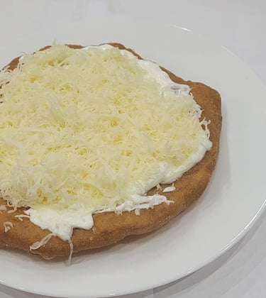 sima lángos, fokhagymás lángos, tejfölös lángos, sajtos lángos, sajtos-tejfölös lángos, csomagolás
