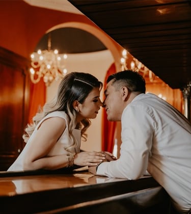 Pareja de novios en su sesión Save the date - Mejor fotógrafo de bodas en Guadalajara, México