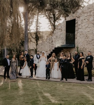 Sesión de fotos familiar en boda- Mejor fotógrafo y videógrafo de bodas en GDL, México.