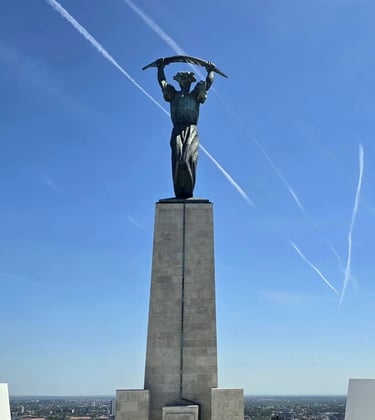 Pomnik wolności na szczycie Góry Gellerta w Budapeszcie