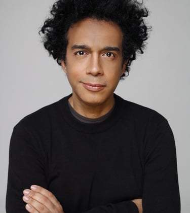 Julio Escallón - Headshot