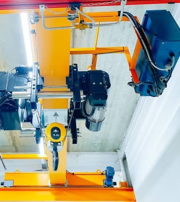 overhead crane with underslung wire rope hoist