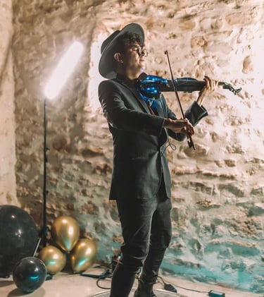 Show de violín eléctrico de Mauro Ruiz para eventos y fiestas premium en Valencia y España.
