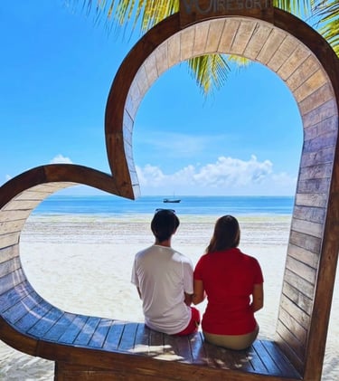 Animateur Travel Anim regardant la mer