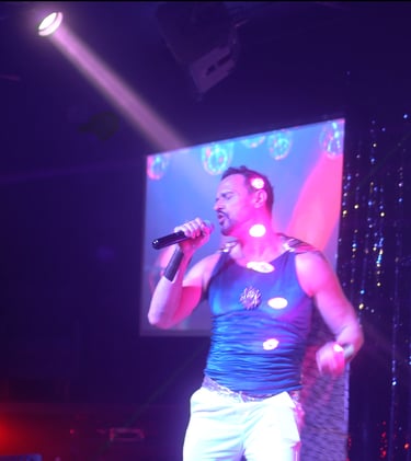 Raphael Pathe performing in Puerto Vallarta