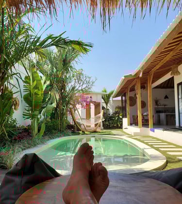 Relaxing view of a villa in Bali with swimming pool, quality villa construction in Bali