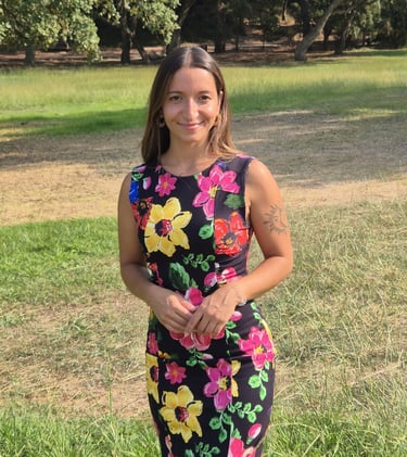 Raquel Rocha, coach de autoconhecimento, oferecendo sessões de coaching e teste de personalidade