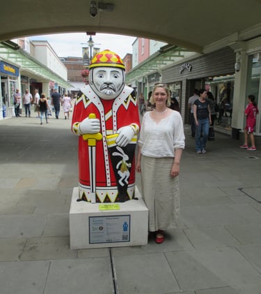 The King of hearts sculpture painted like a playing card king