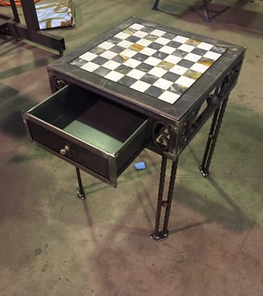 Comodino in ferro artigianale realizzato per cliente ad Abbiategrasso