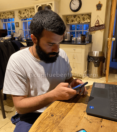 Bentinho trabalhando em Gullane, Escócia enquanto fazíamos Pet Sitting (@capituebentinhoporai)