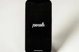 pexels-cellphone
