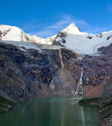 Laguna Tullpacocha Peru