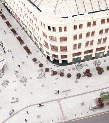 Visão do calçadão da XV de Novembro, vista da janela do escritório