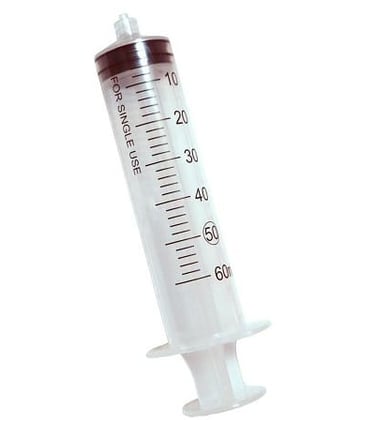 una jeringa de 60 ml