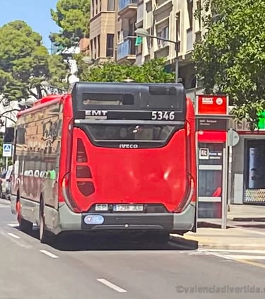 bus en la avenida de Burjassot de Valencia