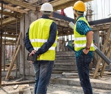 "लखनऊ में घर का निर्माण करते प्रोफेशनल सिविल इंजीनियर्स और 470+ क्वालिटी चेक।"