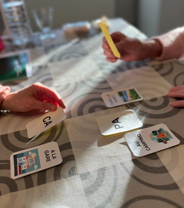 Deux personnes jouant à un jeu stimulant le cerveau