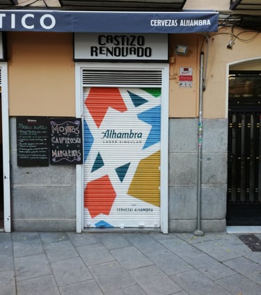 graffiti pintura en cierre metálico Xantico Madrid