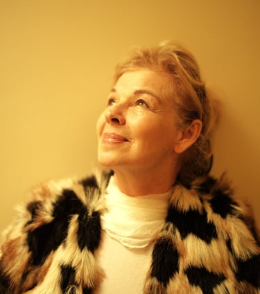 Tarot Reader Los Angeles in person & online tarot readings by Maya Britan psychic artist