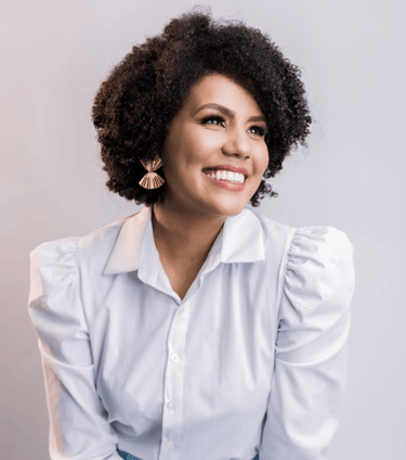 a woman with a white shirt and blue jeans
