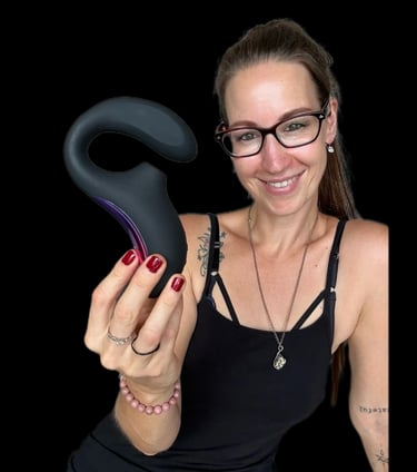 Pleasurelit Patricia holding the LELO Enigma