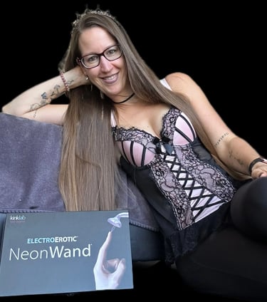 Pleasurelit Patricia with the KinkLab Electro Wand for a review