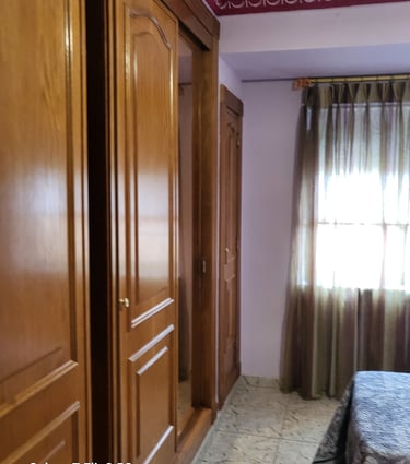 Habitación con armario empotrado