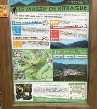 Panneau de randonnée du massif de Bitrague près de Quillan