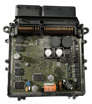 Centralita de motor destapada para ver internamente, Clairicar Reparaciones electrónicas de centralitas