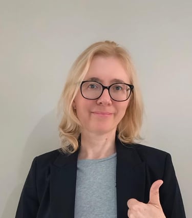 psicologa profesional sonriendo para una foto