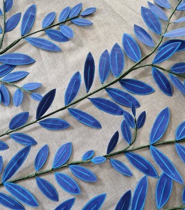 branche de plante à feuillage bleu