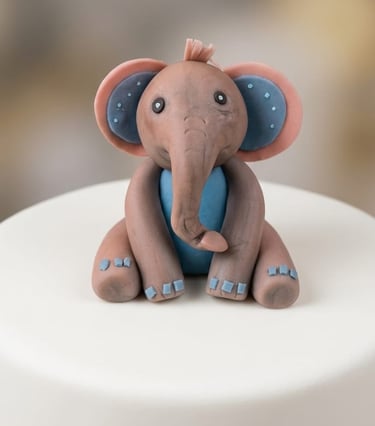 Elefante bebé elaborado completamente a mano en fondant por Cocina con Ely, una figura decorativa id