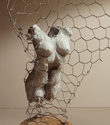 A clickable link leading to a page with further information about the sculpture 'Ensconced'