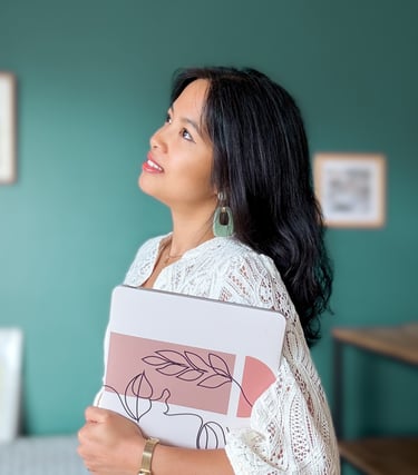 Charlina Studio, Graphiste freelance à Toulouse, spécialisée en identité visuelle et branding