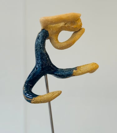 Estelle Del Sculpture ceramique représentant un danseur monté sur une tige en inoxdanseur