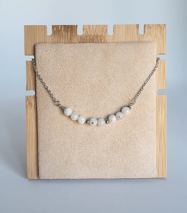 Collier fait main avec des perles de Pierre de lune et acier inoxydable