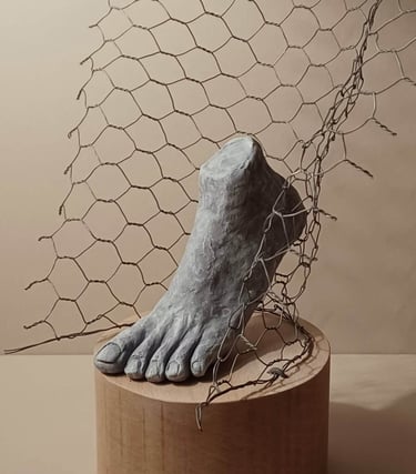 A clickable link leading to a page with information about the sculpture 'Note to Self'