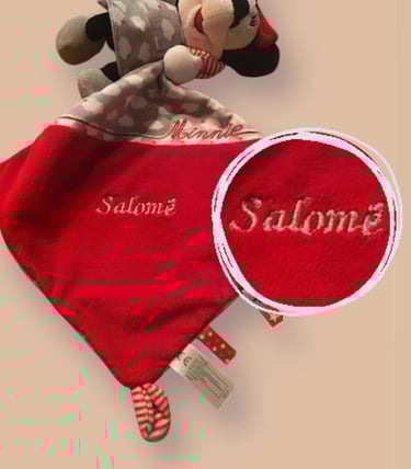 doudou mouchoir peluche disney minnie souris rouge et grise a nuage brodée "Salomé"