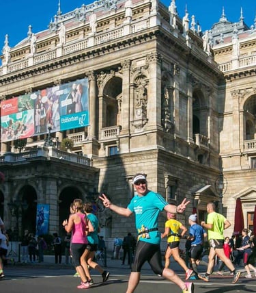 Maratończycy przed Operą w Budapeszcie