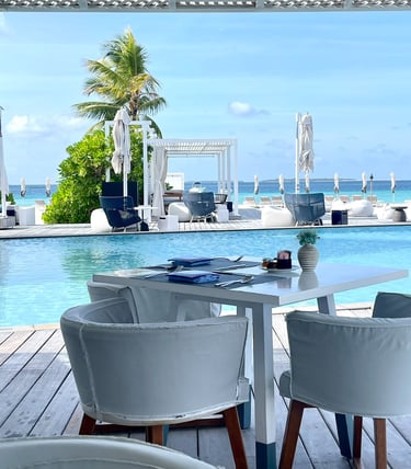 Four Seasons Landaa Giraavaru Maldives blu restaurant