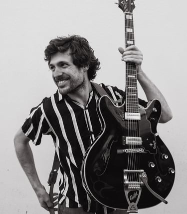 Eddie DHAINI avec guitare
